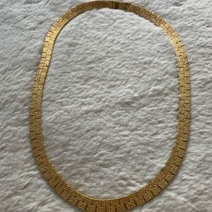 Vintage gold tone necklace